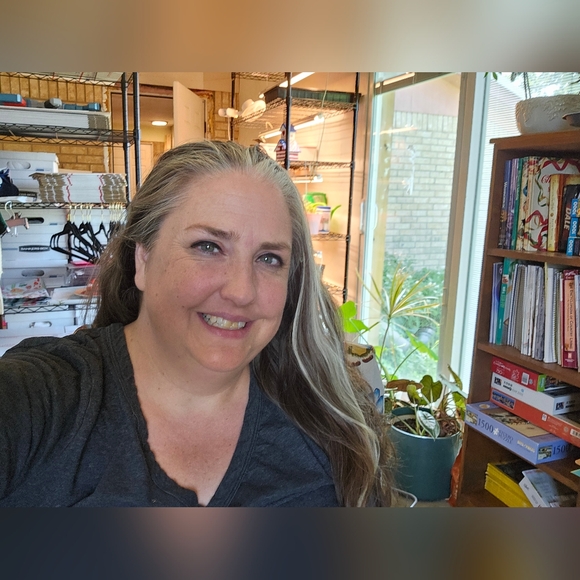 Meet your Posher, Candi - Picture 4 of 4